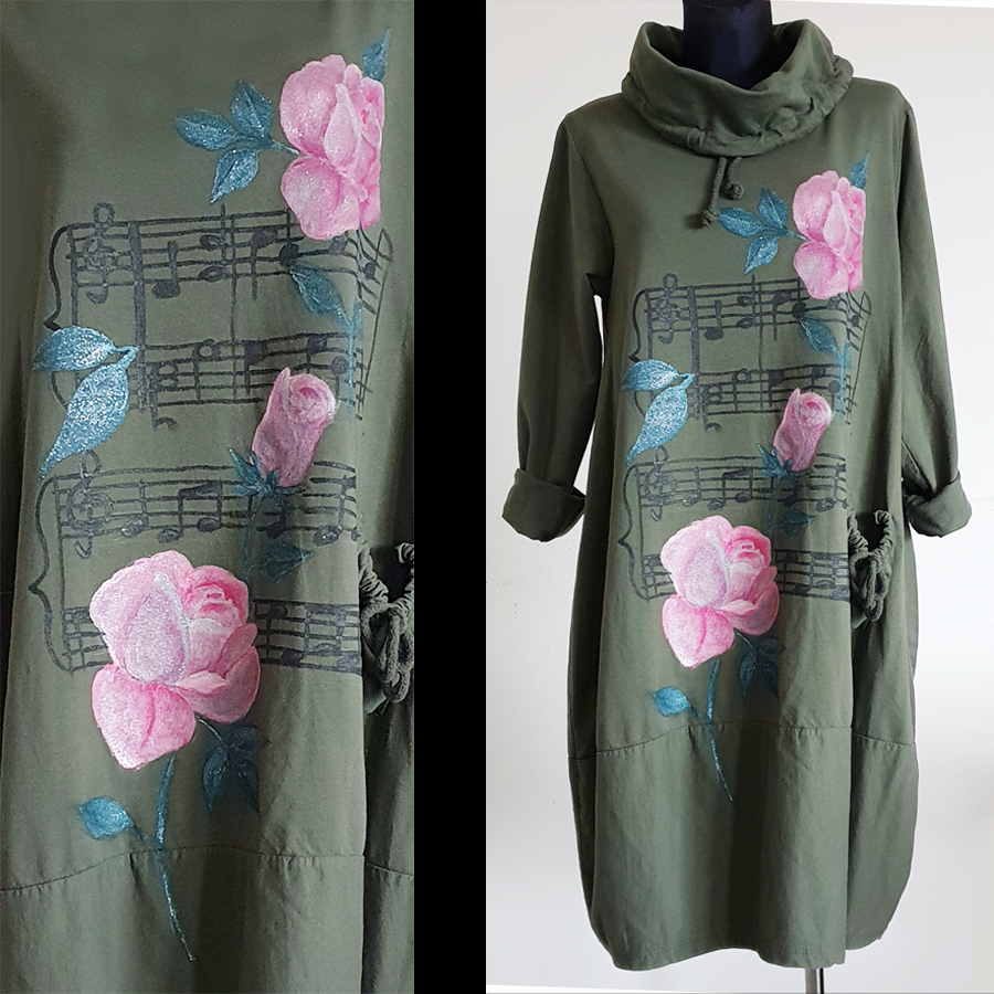 Glasbeni motiv z roza vrtnicami in notami v ozadju.